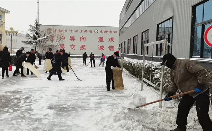 最美不止下雪天，還有這些“掃雪人”.jpg